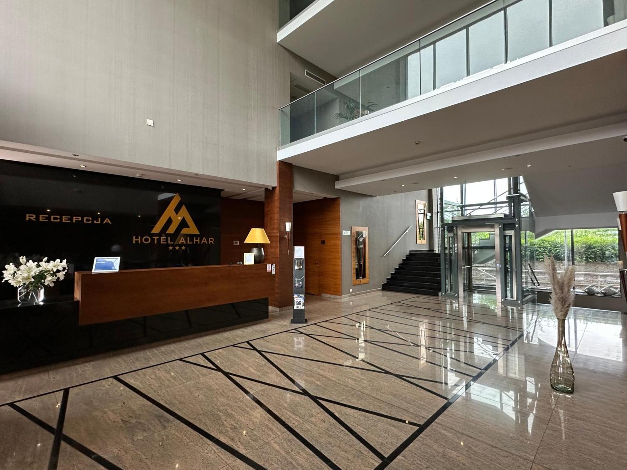 Hotel Alhar Lubliniec Bagian luar foto