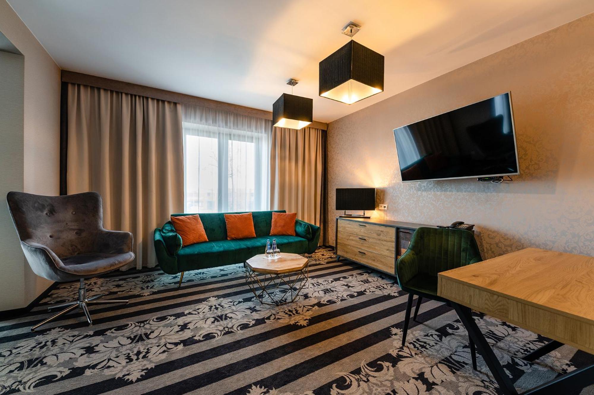 Hotel Alhar Lubliniec Bagian luar foto