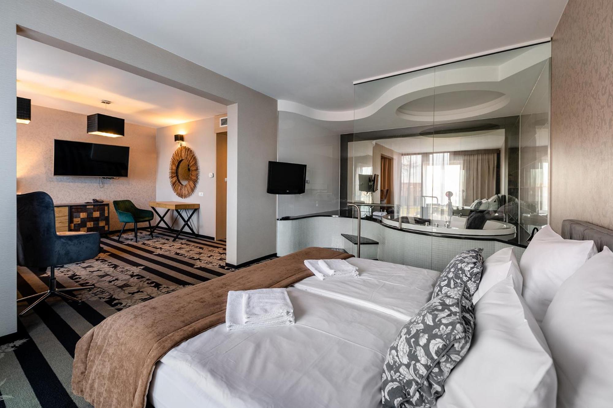 Hotel Alhar Lubliniec Bagian luar foto