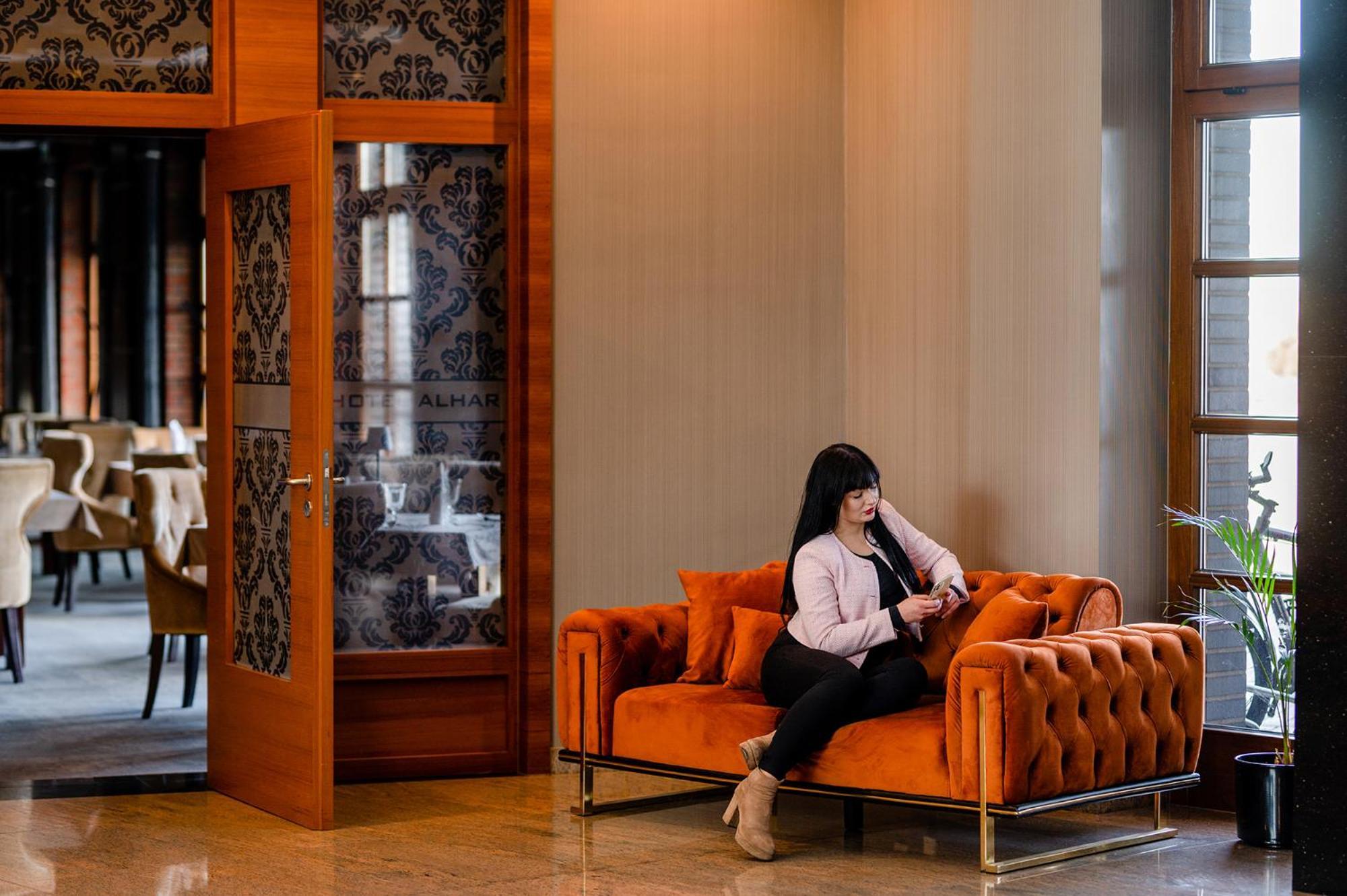 Hotel Alhar Lubliniec Bagian luar foto