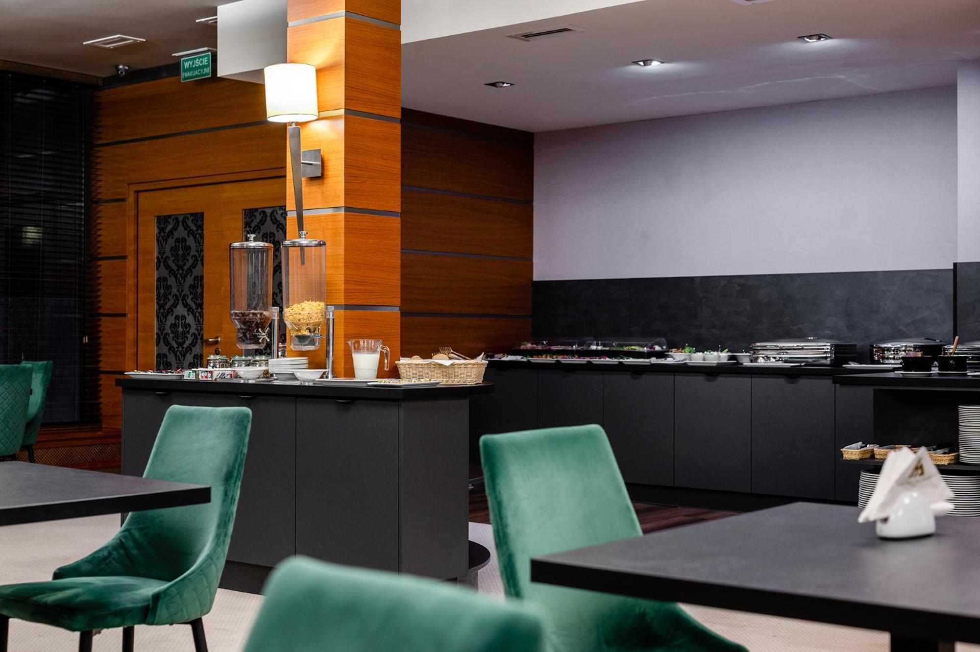 Hotel Alhar Lubliniec Bagian luar foto