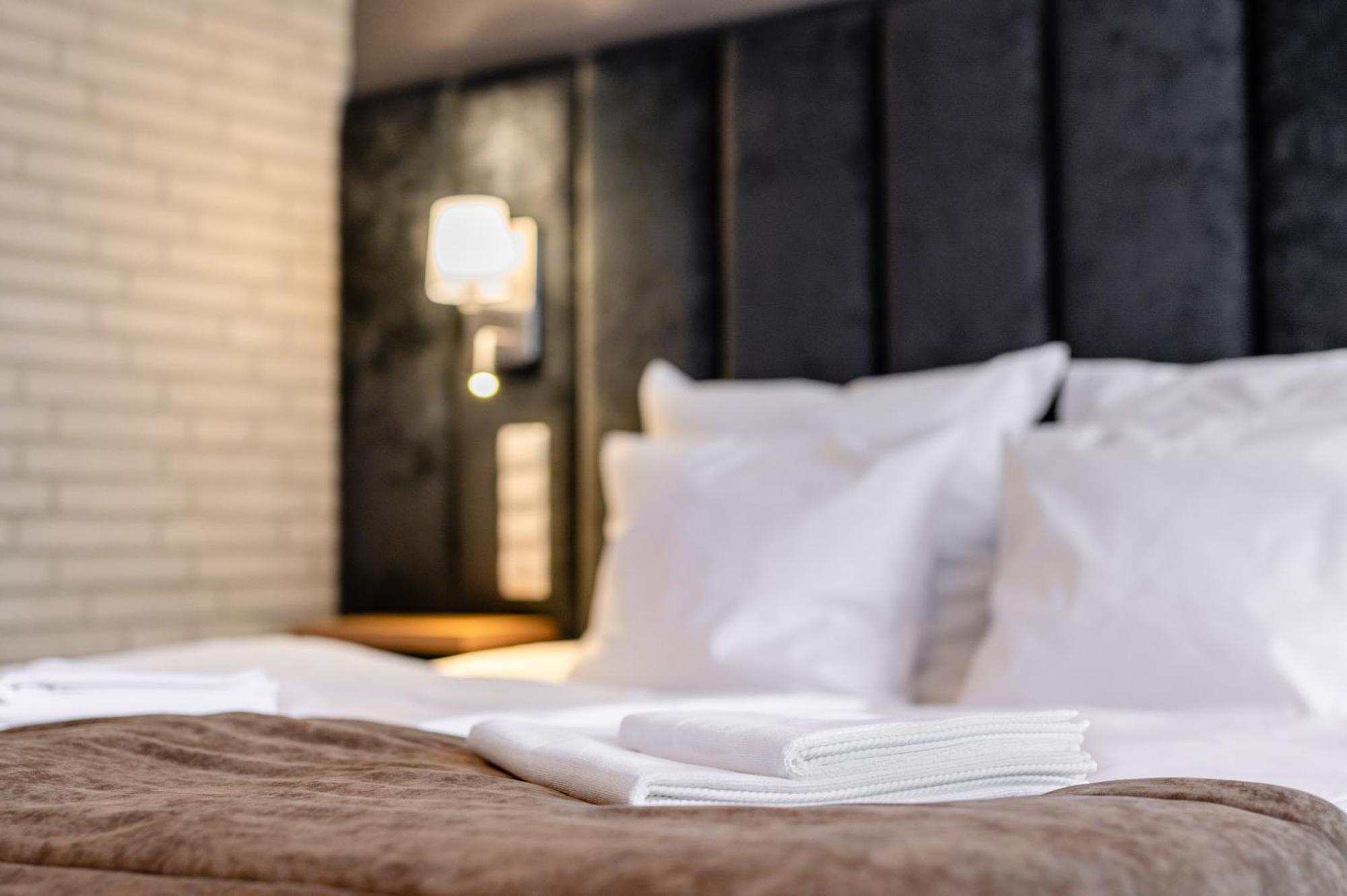 Hotel Alhar Lubliniec Bagian luar foto