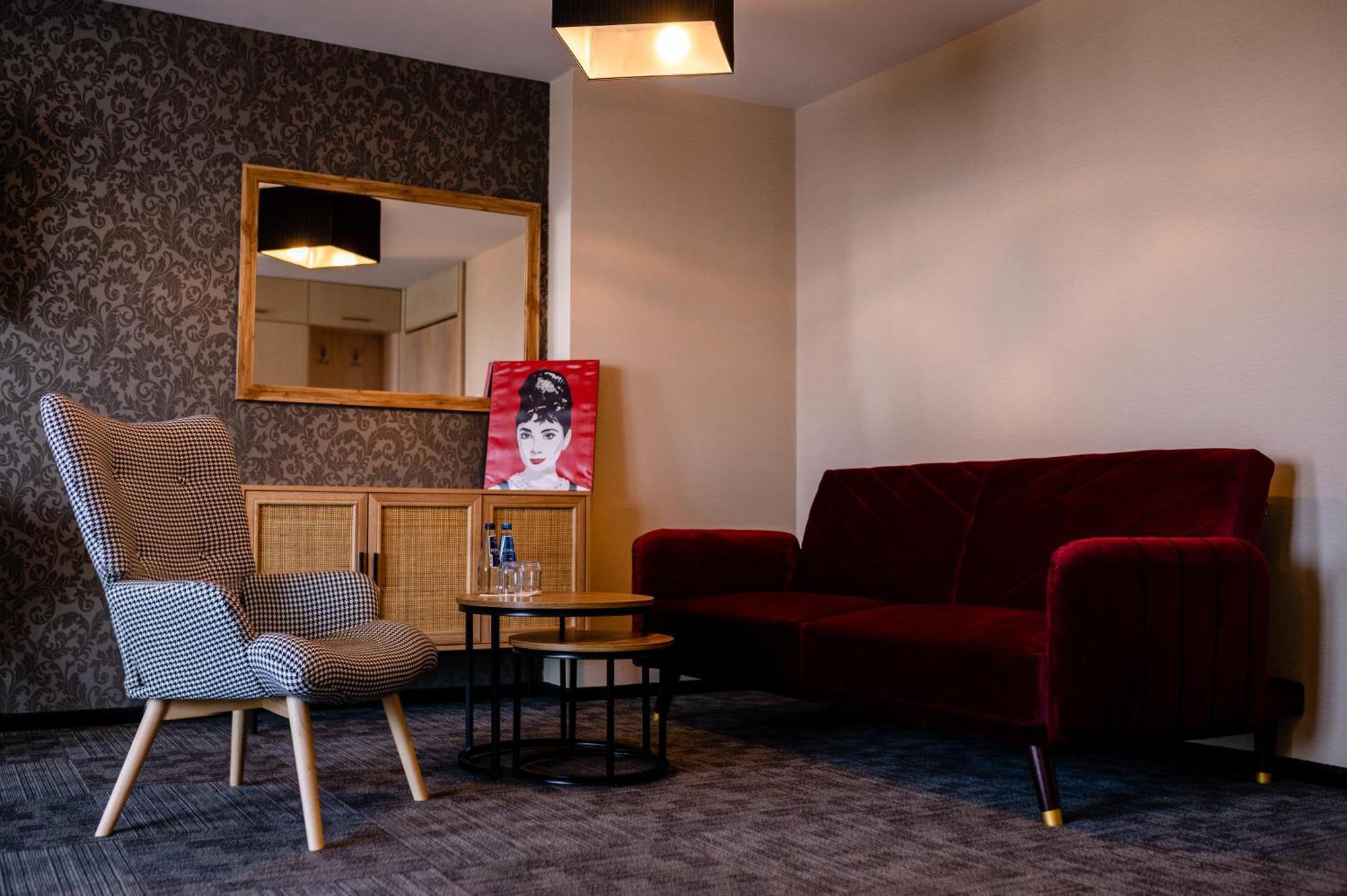 Hotel Alhar Lubliniec Bagian luar foto